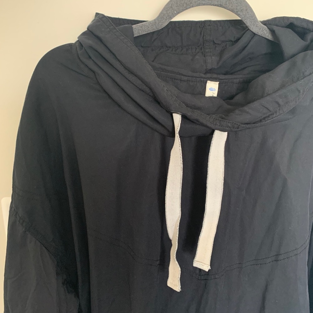 FREE PEOPLE (black sweatshirt)